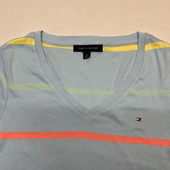 Tommy Hilfiger women’s short sleeve, V-neck cotton T-shirt. Size M. - Picture 3 of 6